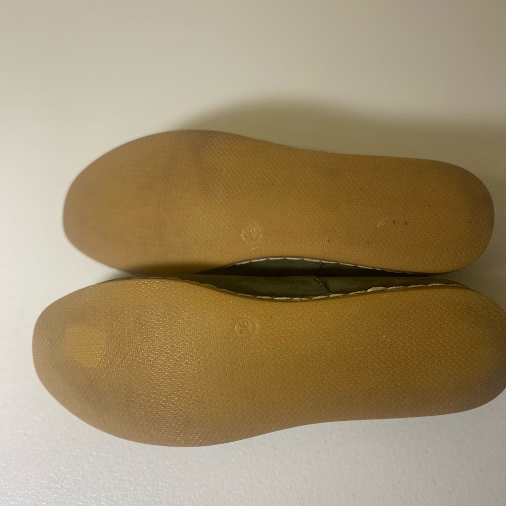 Clarks Women's Green Loafers - Picture 5 of 5